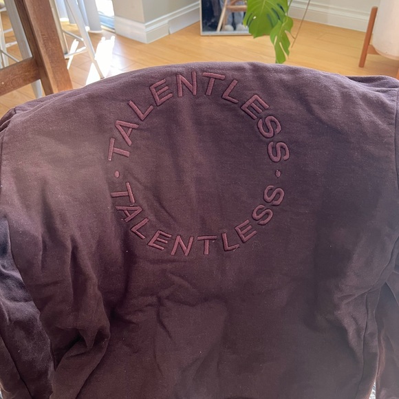 TALENTLESS - HOODIE - CIRCLE LOGO EMBROIDERED - BROWN - Picture 6 of 6